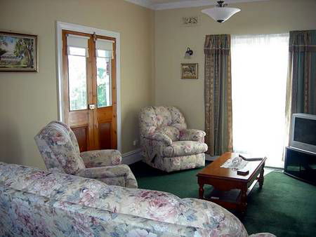 Airleigh - Rose Cottage - Accommodation Gladstone 1