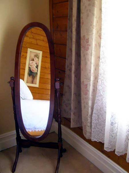 Airleigh - Rose Cottage - Accommodation Gladstone 3