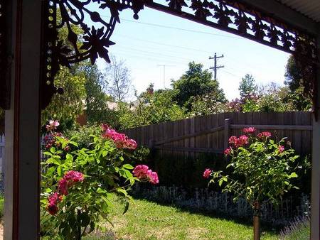 Airleigh - Rose Cottage - Accommodation Gladstone 4