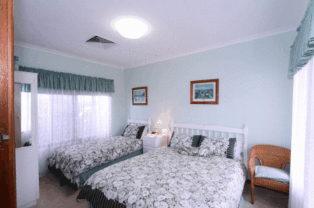 Dunelm House Bed And Breakfast - Accommodation Gladstone 3