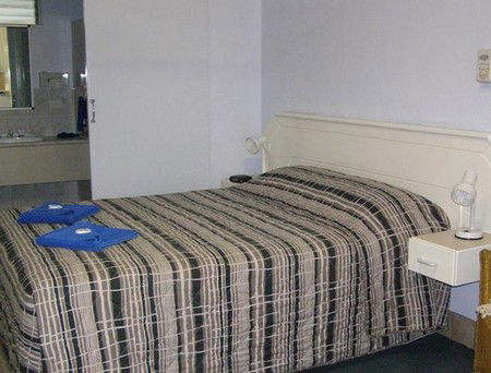 Golden Palms Motor Inn - Accommodation Gladstone 2