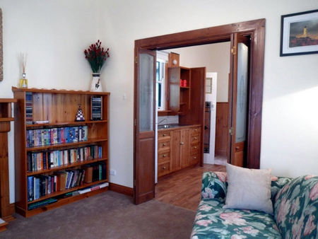 Trafalgar Cottage - Accommodation Gladstone 2