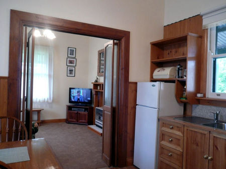 Trafalgar Cottage - Accommodation Gladstone 3