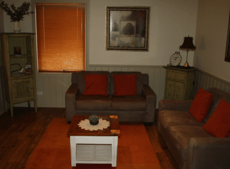 Autumn Affair Cottages  - Accommodation Gladstone 5