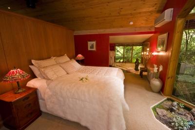Linden Gardens Rainforest Retreat - Accommodation Gladstone 0