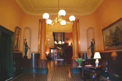 Vue Grand Hotel - Accommodation Gladstone 1