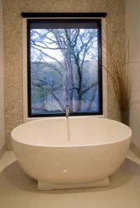 Saltus Luxury Retreat - Accommodation Gladstone 2