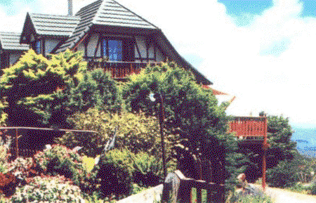Christel And Tony's Chalet - Accommodation Gladstone 0