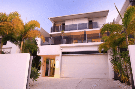 Alex Beach House - Accommodation Gladstone 0