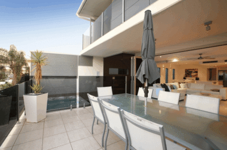 Alex Beach House - Accommodation Gladstone 1