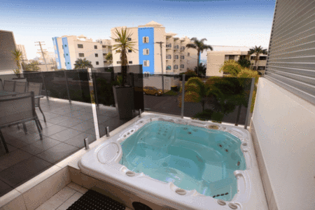 Alex Beach House - Accommodation Gladstone 3