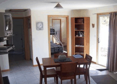 Yakkalla Holiday Cottage - Accommodation Gladstone 2