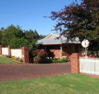 Karri Rose B  B - Accommodation Gladstone