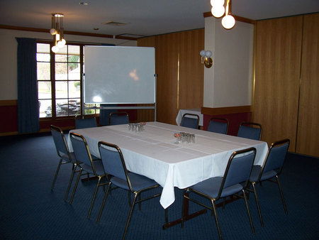 Cascades Motor Inn - Accommodation Gladstone 1