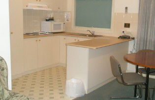 Golf View Motor Inn - Accommodation Gladstone 2