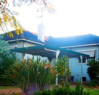 Straw Houses - Accommodation Gladstone