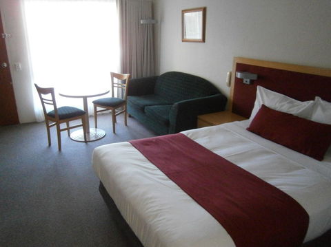 George Bass Motor Inn - Accommodation Gladstone 0