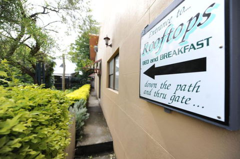 Rooftops Bed & Breakfast - Accommodation Gladstone 0