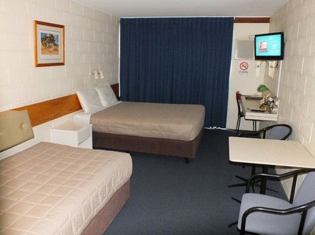 Central Motel - Accommodation Gladstone 0