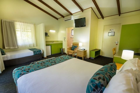 Palms City Resort - Accommodation Gladstone 1
