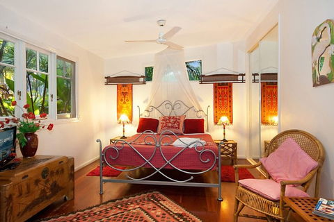 The Bamboo Cottage - Accommodation Gladstone 2