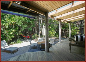 Absolute Beachfront Bamboo Hideaway - Accommodation Gladstone 2