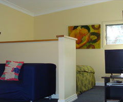 Artist Studio Cottage - Accommodation Gladstone 1