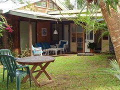 Artist Studio Cottage - Accommodation Gladstone 2