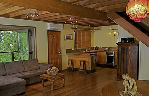 Buddha's Bungalow - Accommodation Gladstone 1