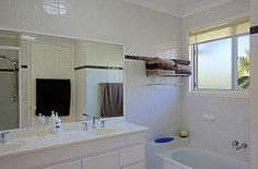 Aaah @ Byron - Accommodation Gladstone 4