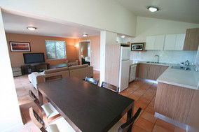 Beachfront Apartments - Accommodation Gladstone 2