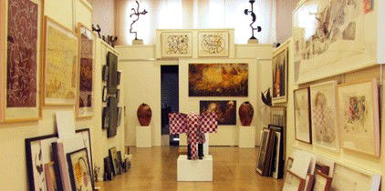 Australian Galleries - Accommodation Gladstone 2