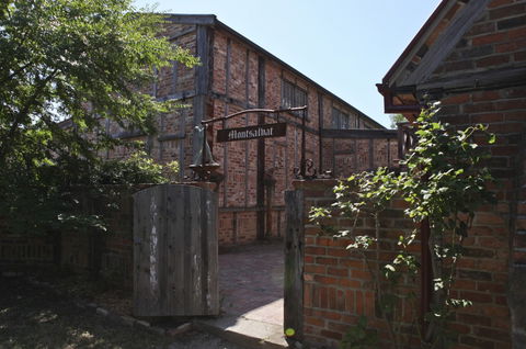 Montsalvat - Accommodation Gladstone 1