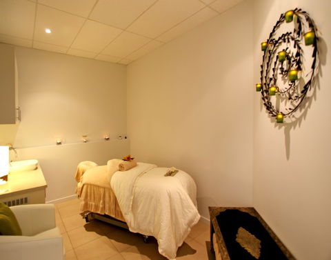 The Boardwalk Spa - Accommodation Gladstone 2