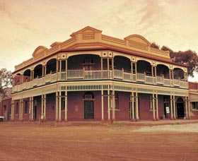 State Hotel - Accommodation Gladstone 0