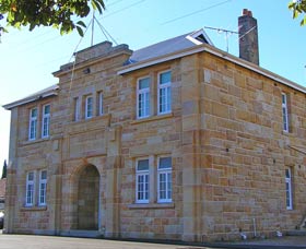 Memorial Hall - Accommodation Gladstone 0