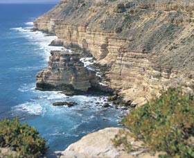 Island Rock And Natural Bridge - Accommodation Gladstone 0