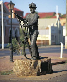 Miners Monument - Accommodation Gladstone 0