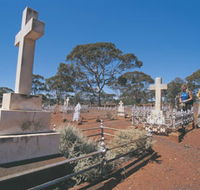 Old Pioneer Cemetery Coolgardie - Accommodation Gladstone