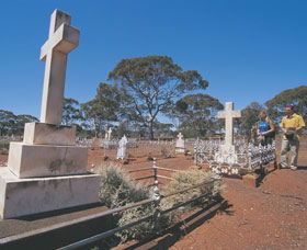 Old Pioneer Cemetery Coolgardie - Accommodation Gladstone 0