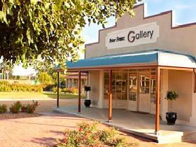 Peter Franz Fine Art Gallery - Accommodation Gladstone 0