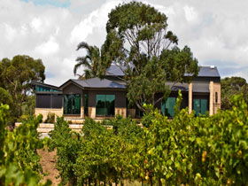 Delacolline Estate - Accommodation Gladstone 0