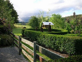 Wychwood Garden & Nursery - Accommodation Gladstone 0