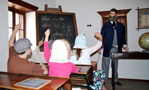 St John's Schoolhouse Museum - Accommodation Gladstone 4