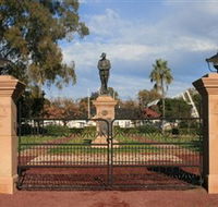 Dalby War Memorial and Gates - Accommodation Gladstone