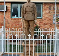 Soldier Statue Memorial Chinchilla - Accommodation Gladstone