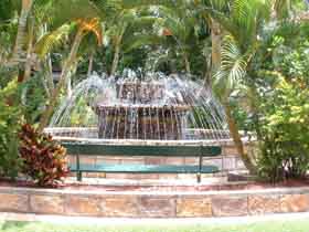Bauer And Wiles Memorial Fountain - Accommodation Gladstone 0