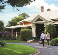 Historical Walk Through Russell Street - Accommodation Gladstone
