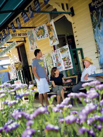 Alpha Petrified Wood - Accommodation Gladstone 0