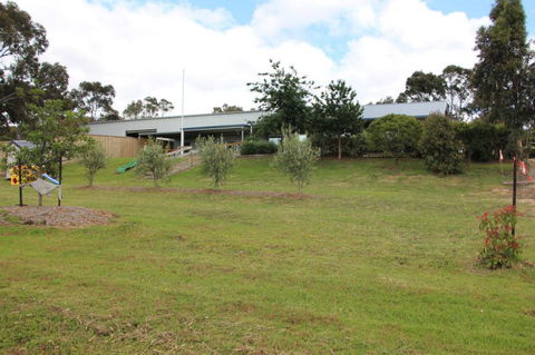 Tuckerberry Hill - Accommodation Gladstone 2